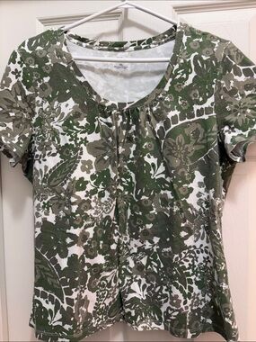 croft & barrow Olive Green and White Floral Scoop Neck Short Sleeve Tee